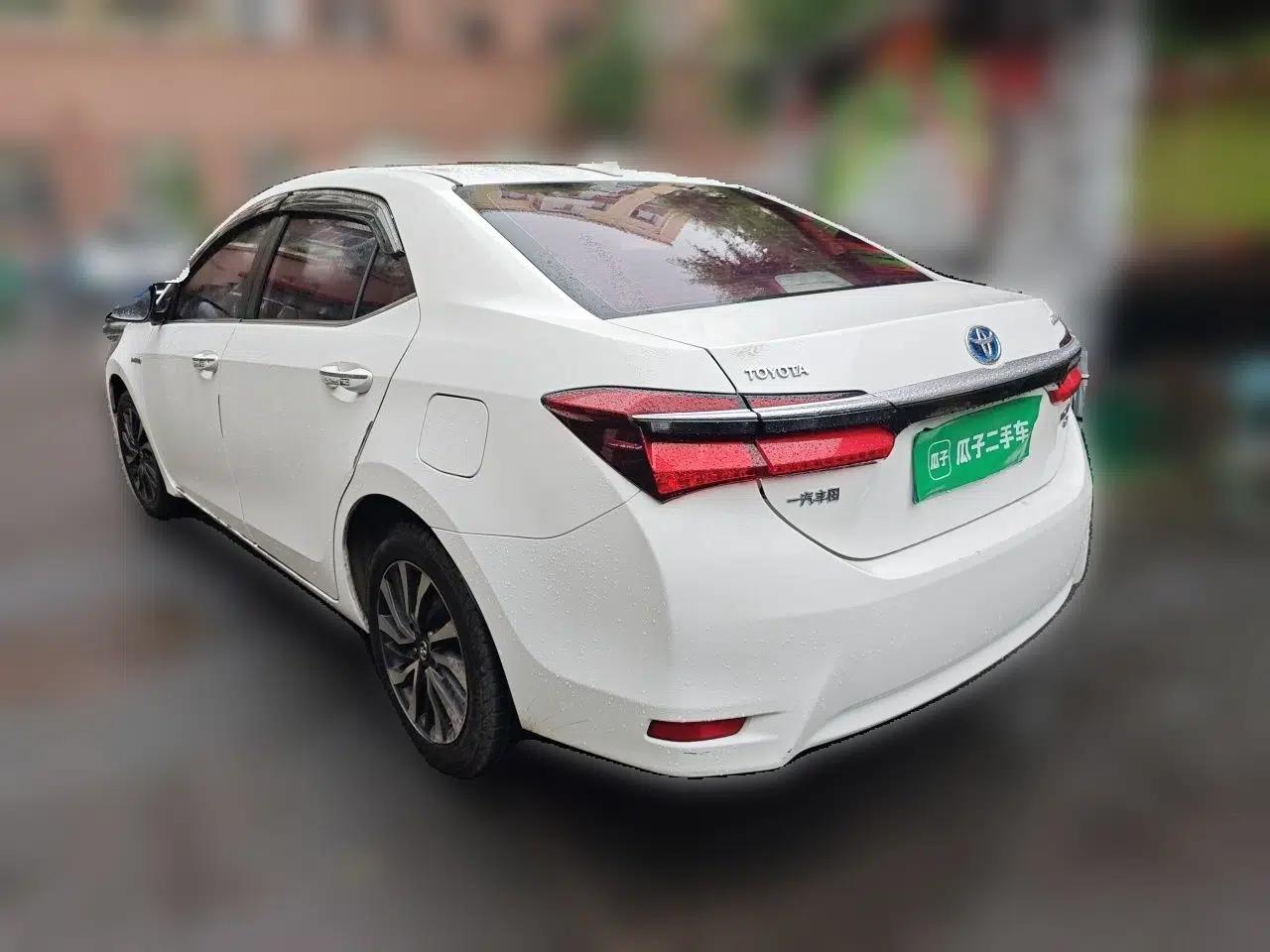 Toyota Corolla 2017 Revised Dual-Engine 1.8L E-CVT Leading Edition — миниатюра 4