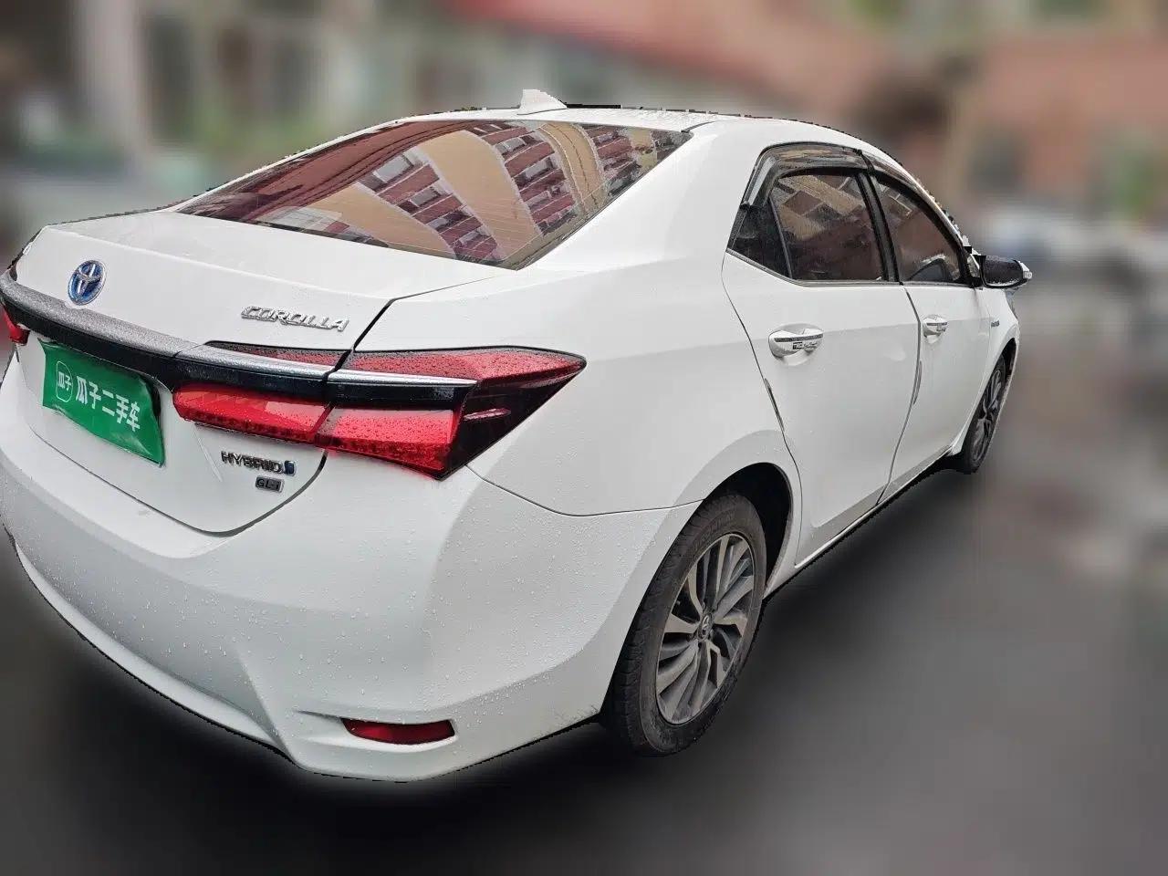 Toyota Corolla 2017 Revised Dual-Engine 1.8L E-CVT Leading Edition — миниатюра 6