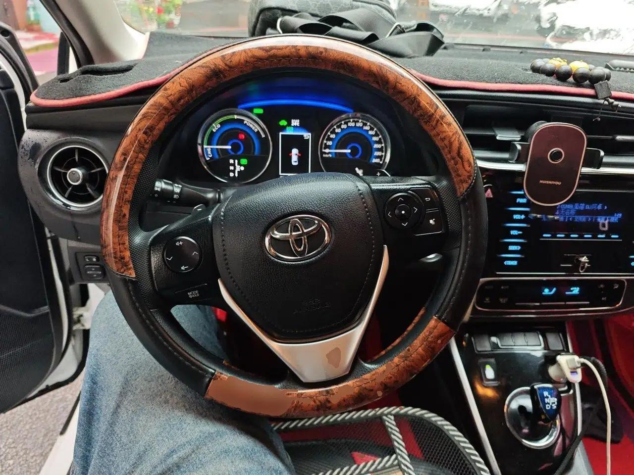 Toyota Corolla 2017 Revised Dual-Engine 1.8L E-CVT Leading Edition — миниатюра 10
