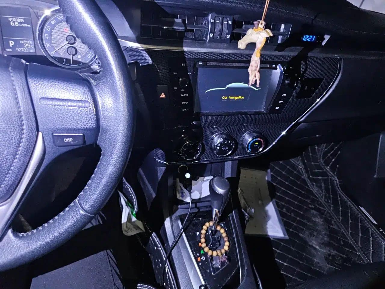 Toyota Corolla 2014 1.6L CVT GL-i Leather Edition — миниатюра 13