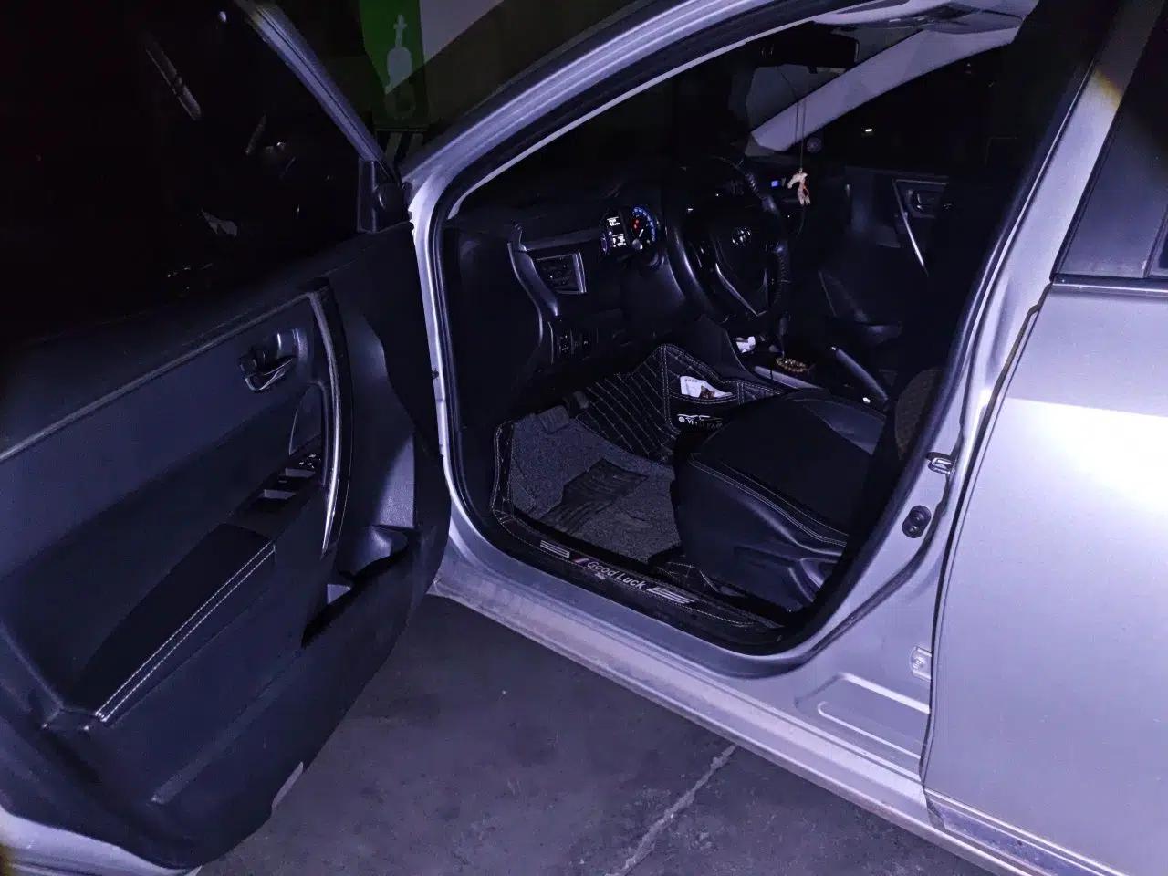 Toyota Corolla 2014 1.6L CVT GL-i Leather Edition — миниатюра 16