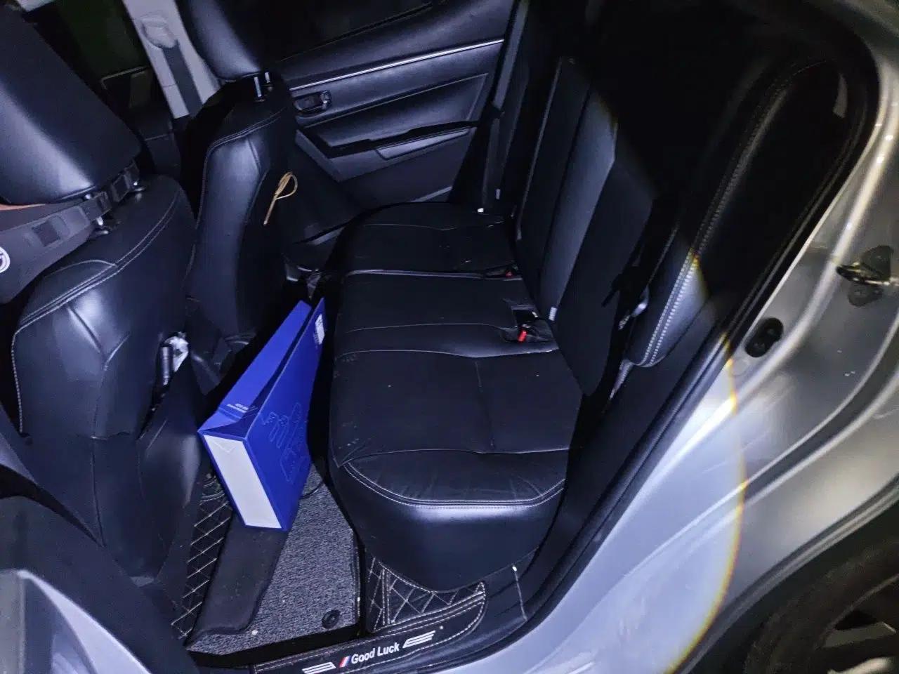 Toyota Corolla 2014 1.6L CVT GL-i Leather Edition — миниатюра 17