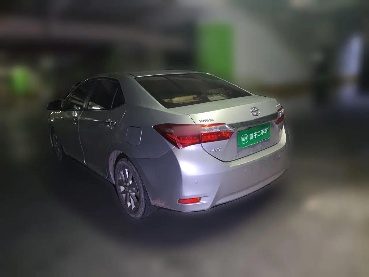 Toyota Corolla 2014 1.6L CVT GL-i Leather Edition — миниатюра 4