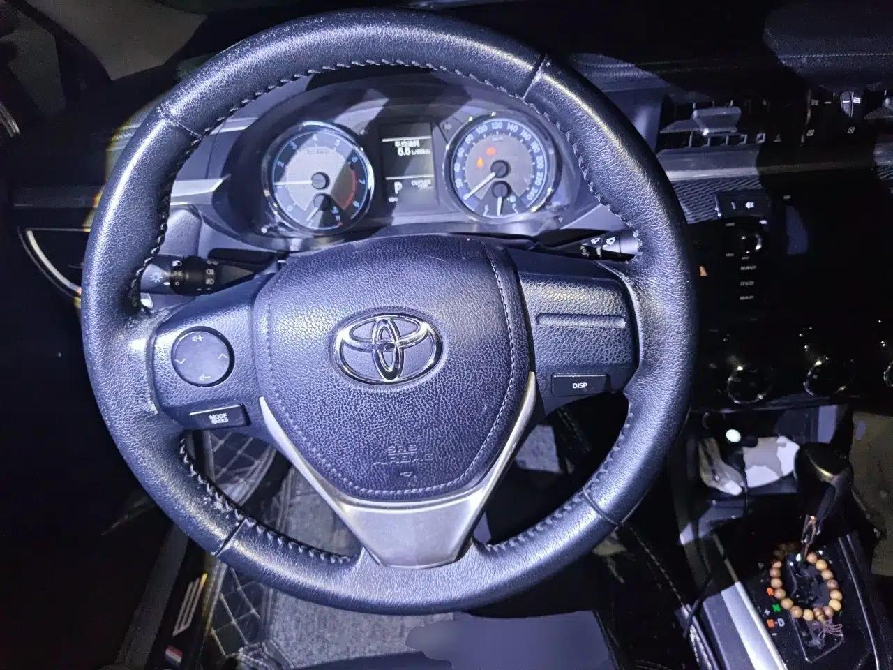 Toyota Corolla 2014 1.6L CVT GL-i Leather Edition — миниатюра 10