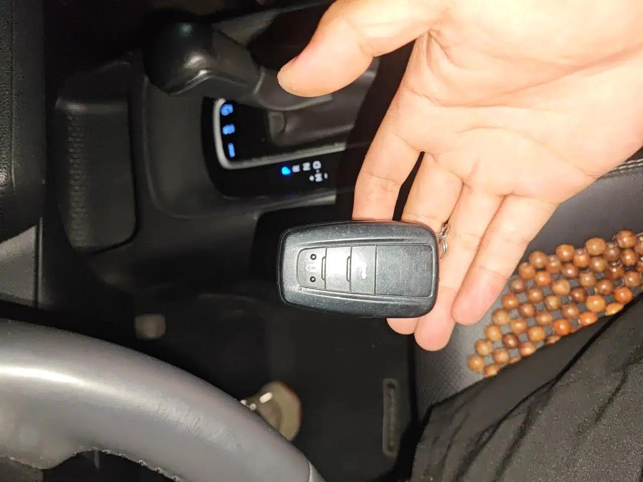 Toyota Corolla 2021 1.2T S-CVT Luxury Edition — миниатюра 17