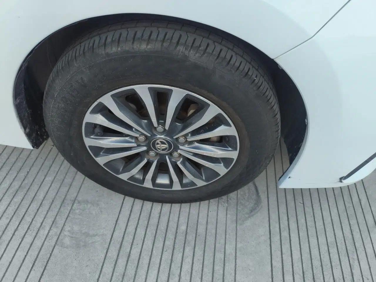 Toyota Corolla 2017 Revised Version 1.2T S-CVT GL-i — миниатюра 8