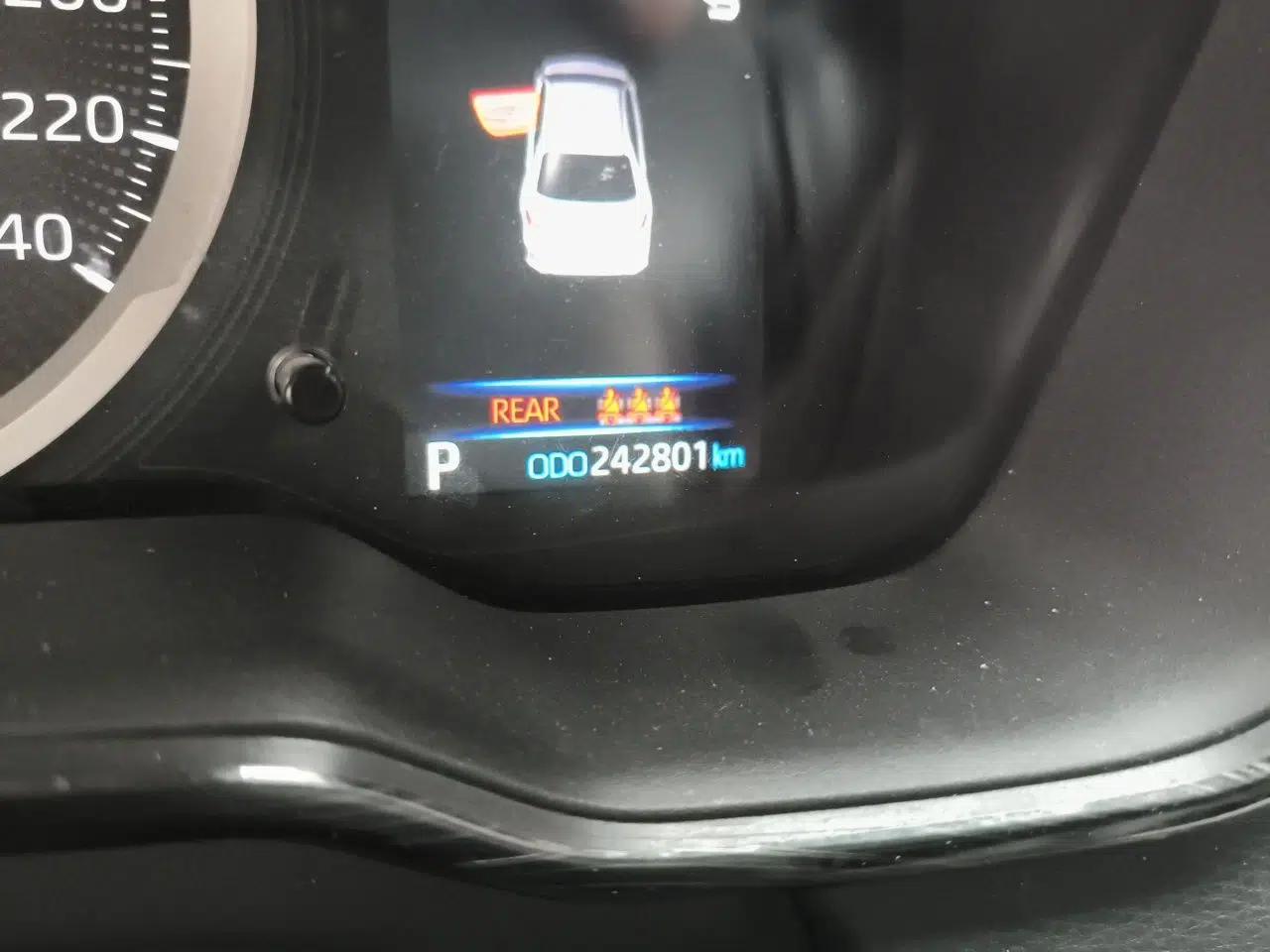 Toyota Corolla 2019 Dual-Engine 1.8L E-CVT GL-i Elite Edition — миниатюра 12