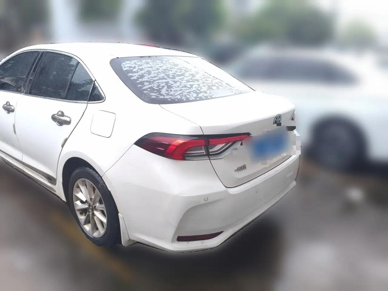 Toyota Corolla 2019 Dual-Engine 1.8L E-CVT GL-i Elite Edition — миниатюра 4