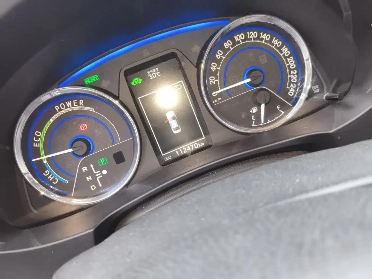 Toyota Corolla 2016 Dual-Engine 1.8L E-CVT Elite Edition — миниатюра 12