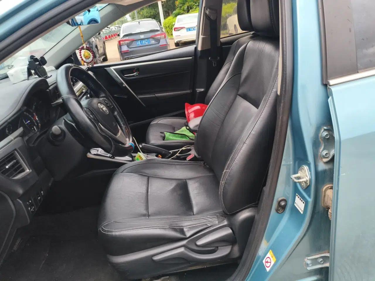 Toyota Corolla 2016 Dual-Engine 1.8L E-CVT Elite Edition — миниатюра 15