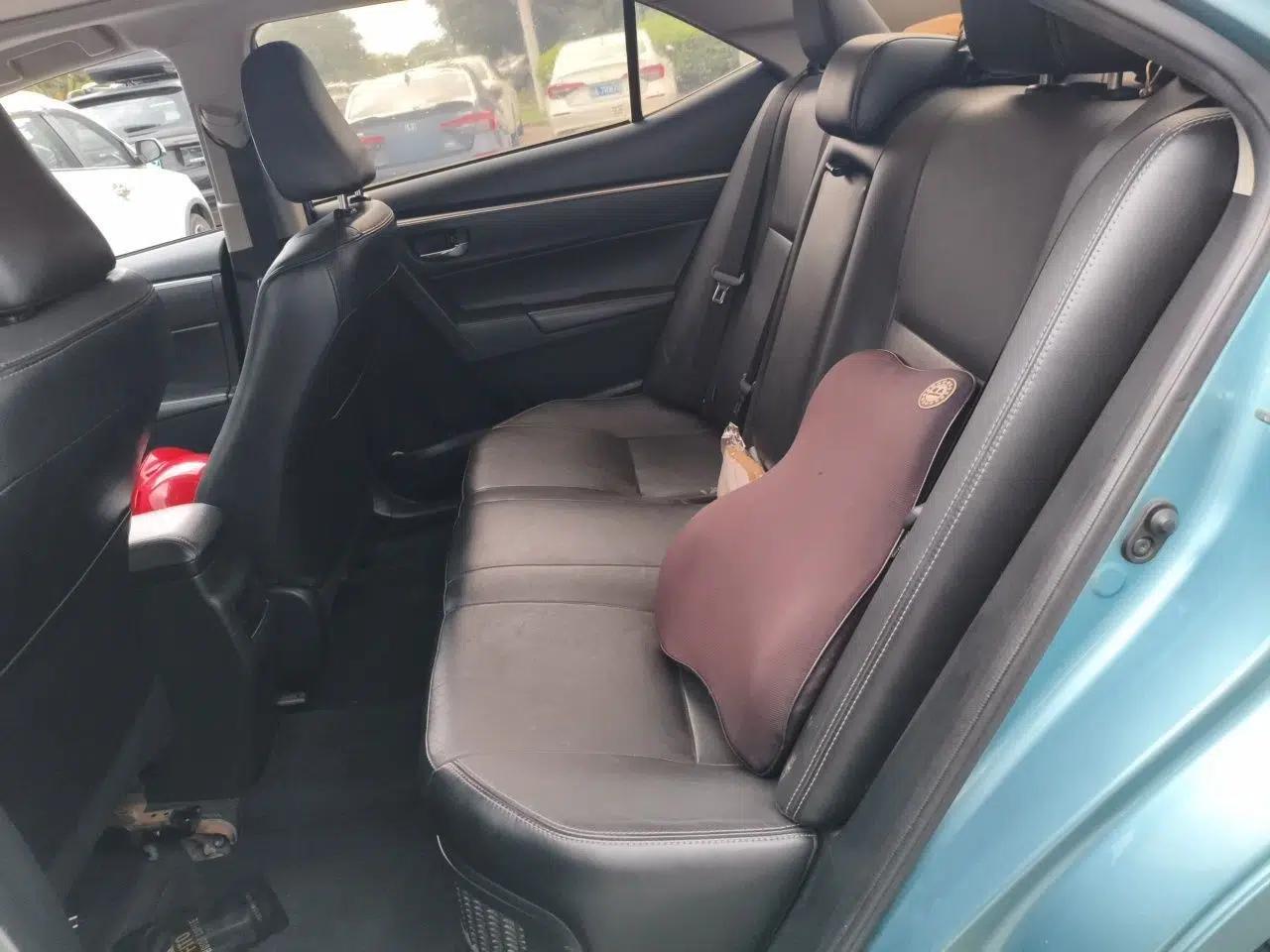 Toyota Corolla 2016 Dual-Engine 1.8L E-CVT Elite Edition — миниатюра 17