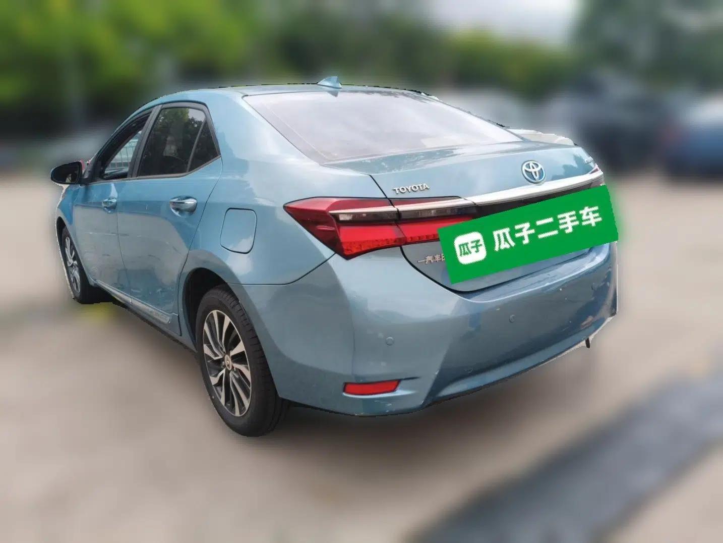 Toyota Corolla 2016 Dual-Engine 1.8L E-CVT Elite Edition — миниатюра 4