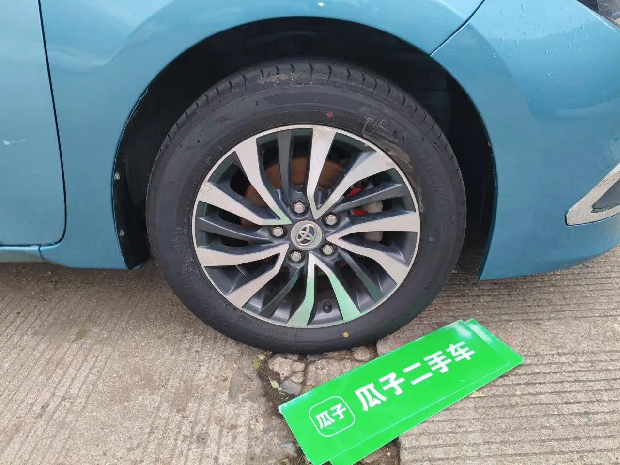 Toyota Corolla 2016 Dual-Engine 1.8L E-CVT Elite Edition — миниатюра 8
