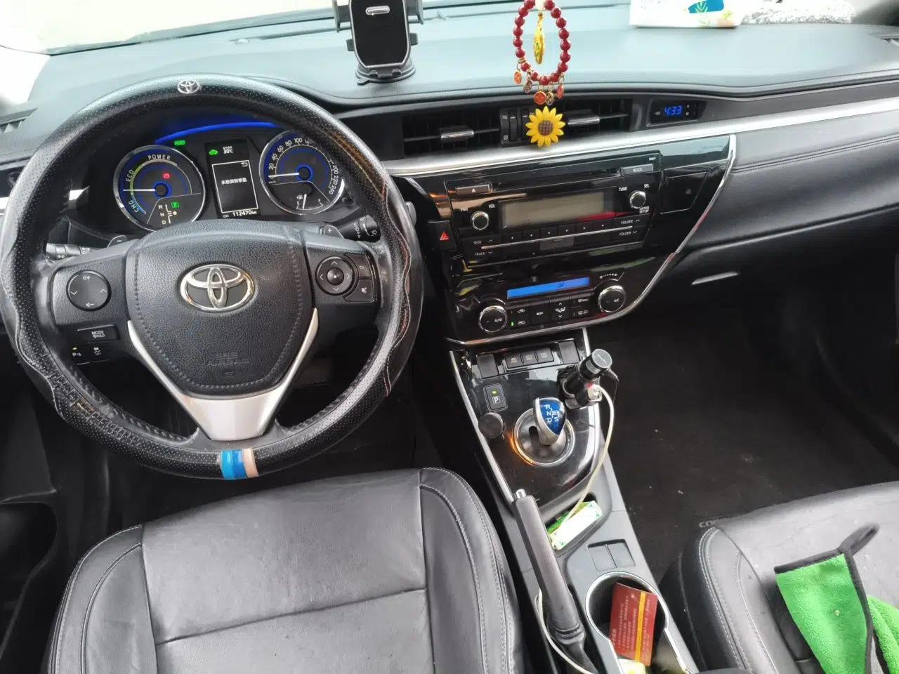 Toyota Corolla 2016 Dual-Engine 1.8L E-CVT Elite Edition — миниатюра 9