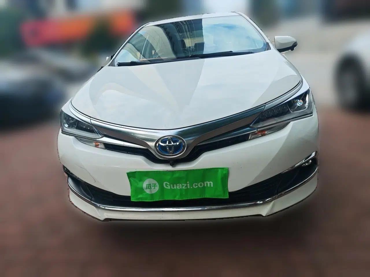 Toyota Corolla 2016 Dual-Engine 1.8L E-CVT Pioneer Edition — миниатюра 2