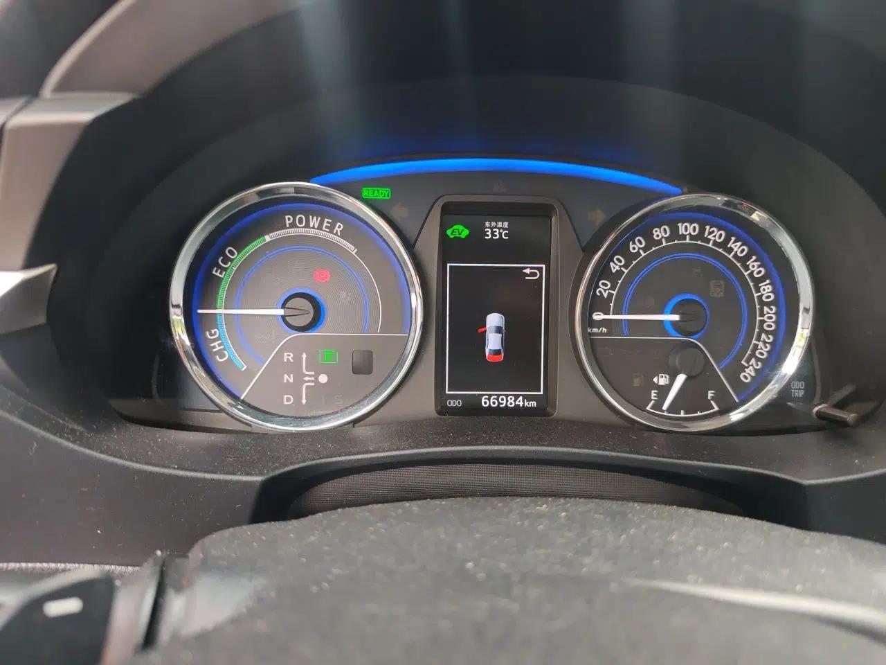 Toyota Corolla 2016 Dual-Engine 1.8L E-CVT Pioneer Edition — миниатюра 11