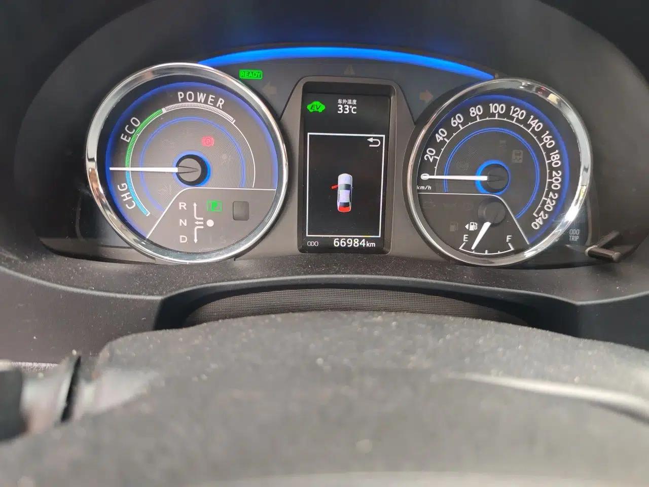Toyota Corolla 2016 Dual-Engine 1.8L E-CVT Pioneer Edition — миниатюра 12