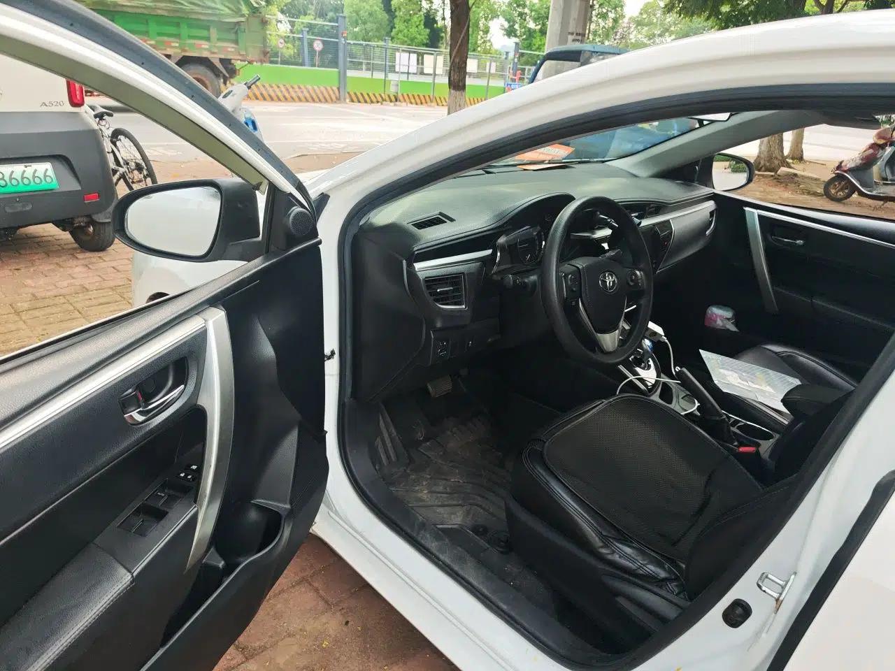 Toyota Corolla 2016 Dual-Engine 1.8L E-CVT Pioneer Edition — миниатюра 16