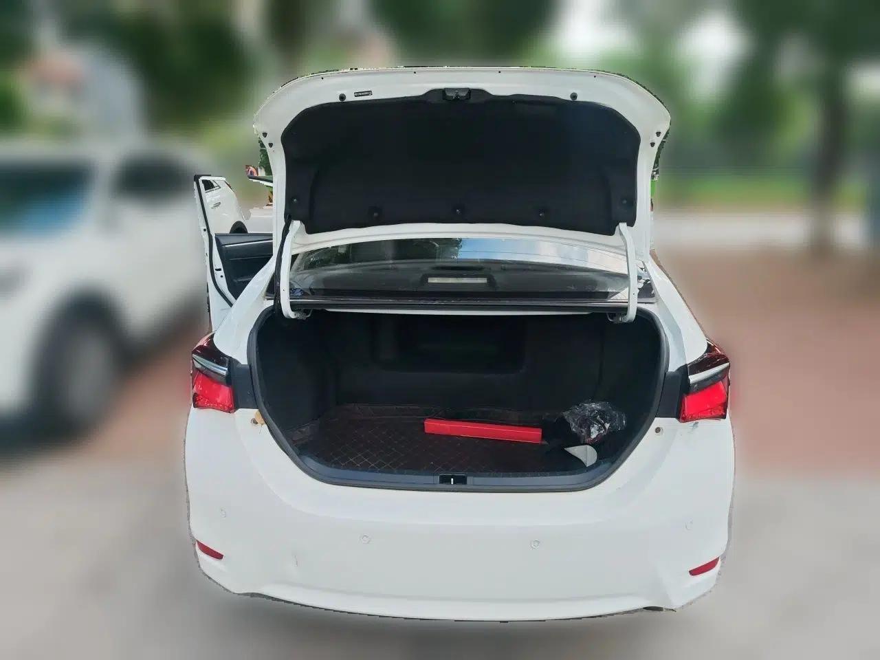 Toyota Corolla 2016 Dual-Engine 1.8L E-CVT Pioneer Edition — миниатюра 19