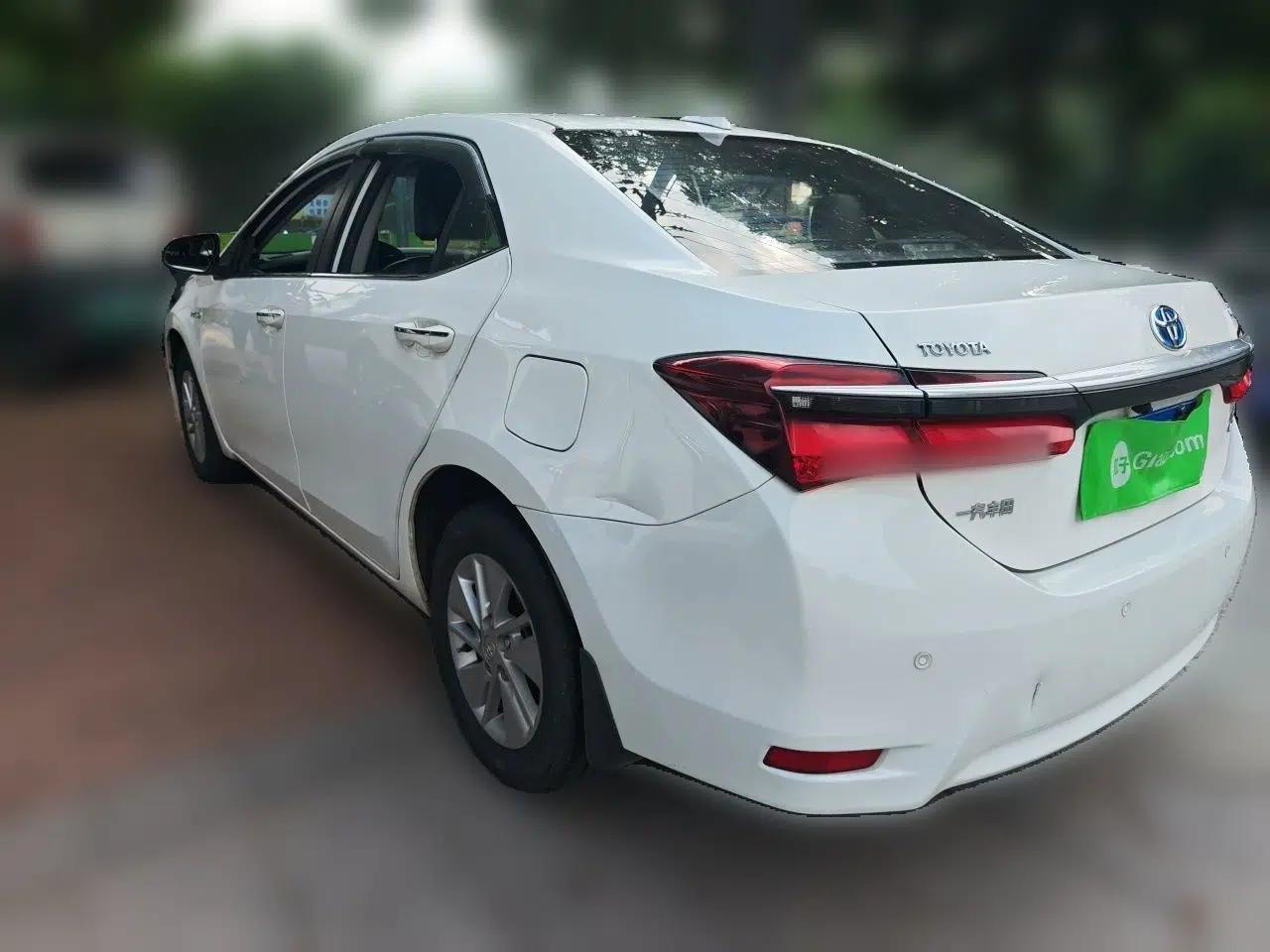 Toyota Corolla 2016 Dual-Engine 1.8L E-CVT Pioneer Edition — миниатюра 4