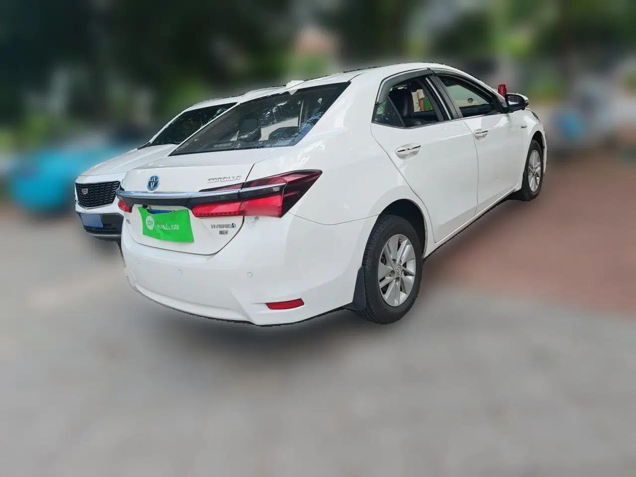 Toyota Corolla 2016 Dual-Engine 1.8L E-CVT Pioneer Edition — миниатюра 6
