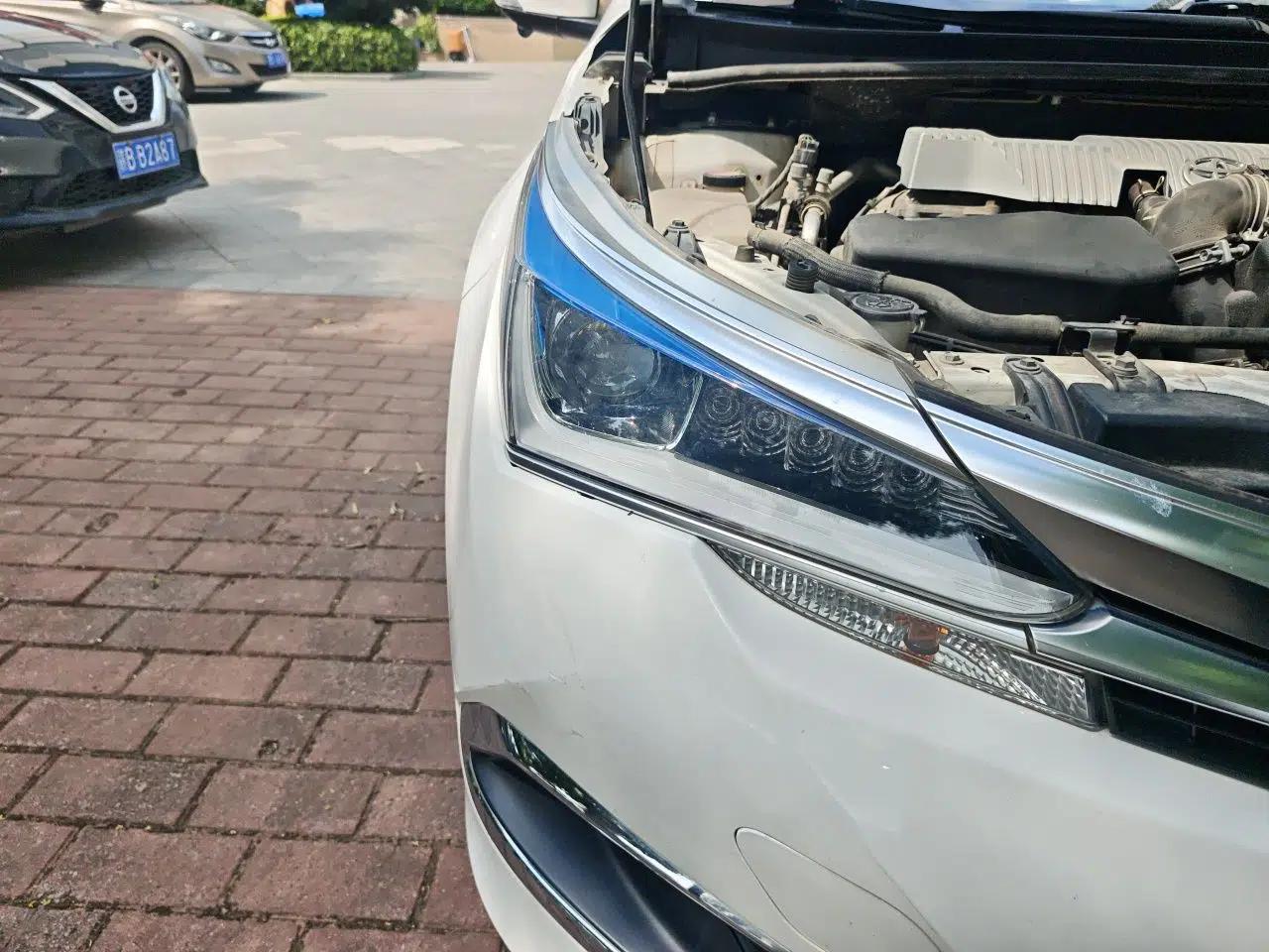 Toyota Corolla 2016 Dual-Engine 1.8L E-CVT Pioneer Edition — миниатюра 7
