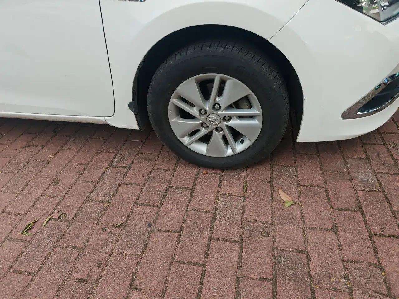 Toyota Corolla 2016 Dual-Engine 1.8L E-CVT Pioneer Edition — миниатюра 8