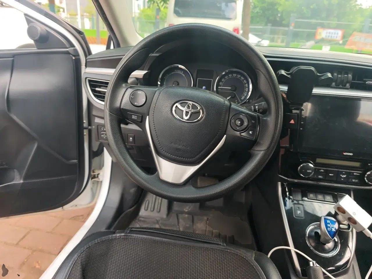 Toyota Corolla 2016 Dual-Engine 1.8L E-CVT Pioneer Edition — миниатюра 10