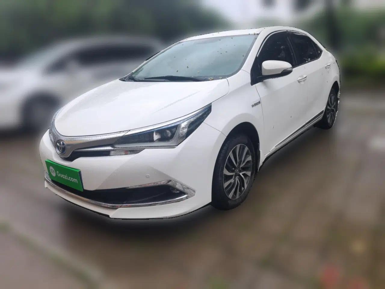 Toyota Corolla 2016 Dual-Engine 1.8L E-CVT Elite Edition — миниатюра 1