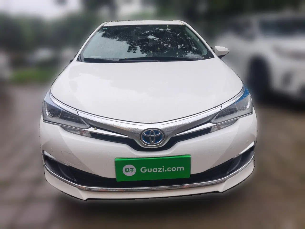 Toyota Corolla 2016 Dual-Engine 1.8L E-CVT Elite Edition — миниатюра 2