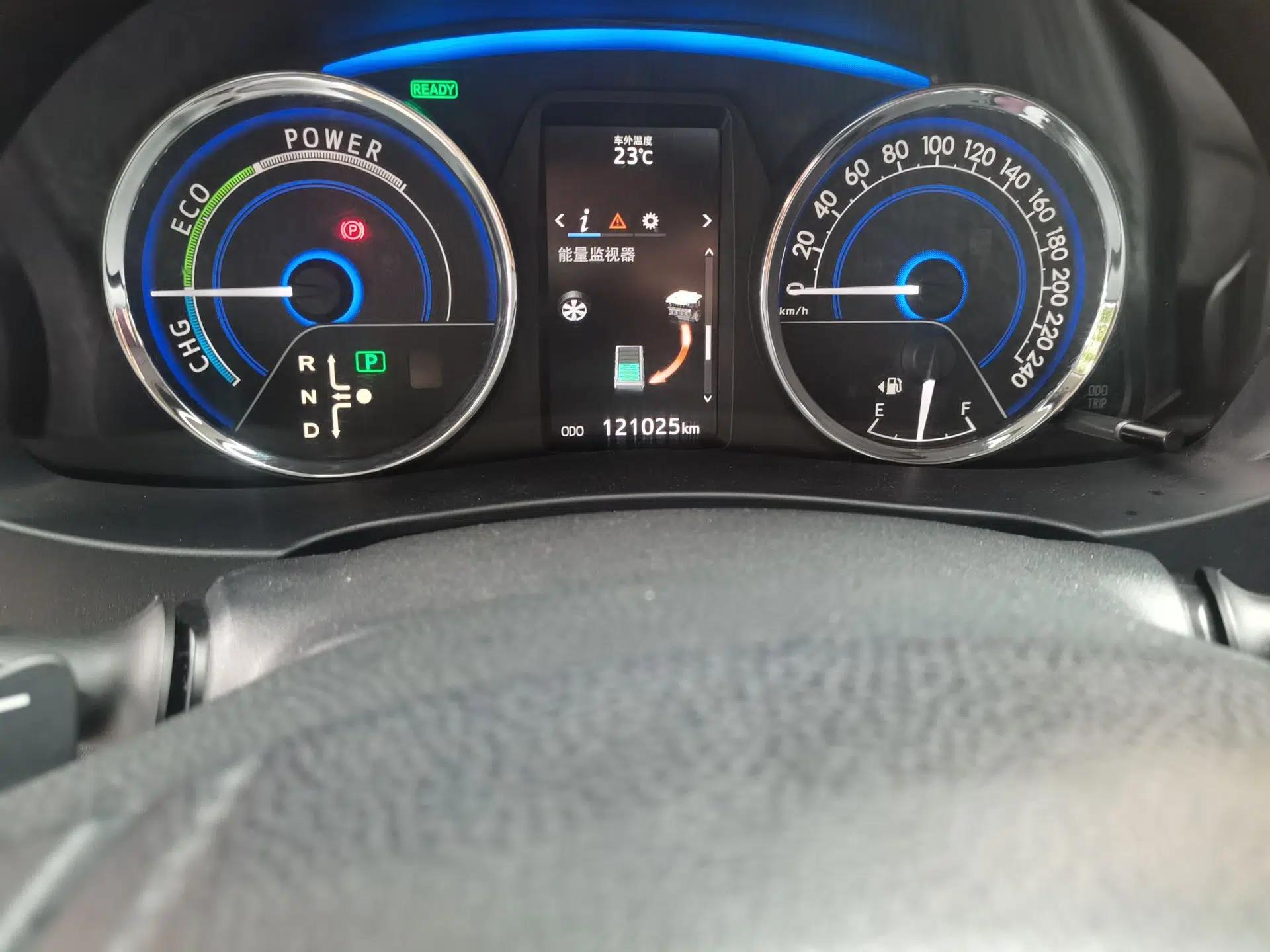 Toyota Corolla 2016 Dual-Engine 1.8L E-CVT Elite Edition — миниатюра 12