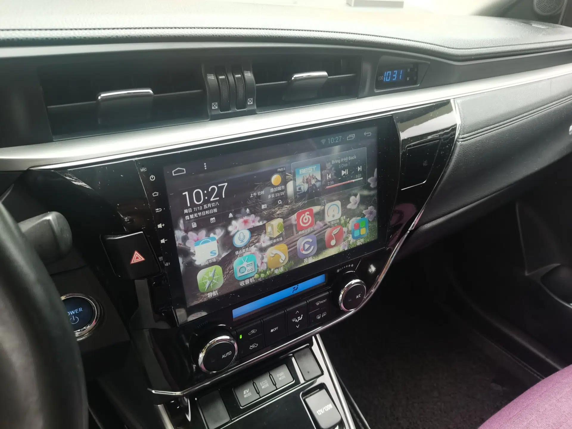 Toyota Corolla 2016 Dual-Engine 1.8L E-CVT Elite Edition — миниатюра 13