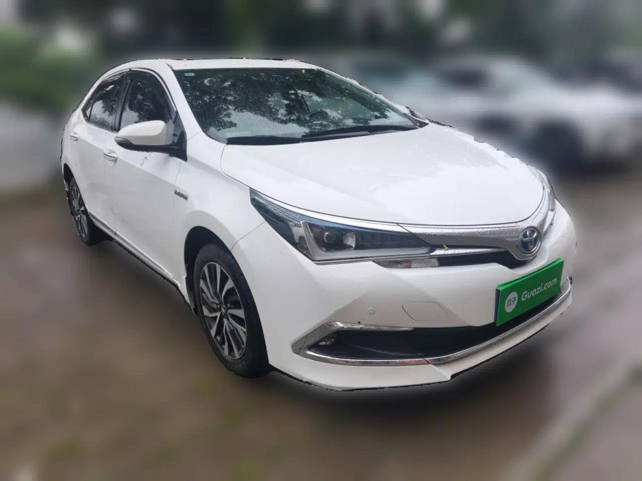 Toyota Corolla 2016 Dual-Engine 1.8L E-CVT Elite Edition — миниатюра 3