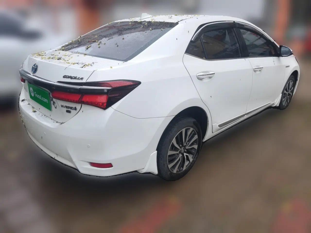 Toyota Corolla 2016 Dual-Engine 1.8L E-CVT Elite Edition — миниатюра 6