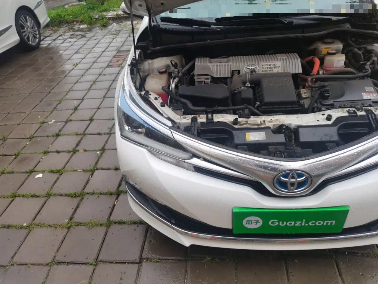 Toyota Corolla 2016 Dual-Engine 1.8L E-CVT Elite Edition — миниатюра 7