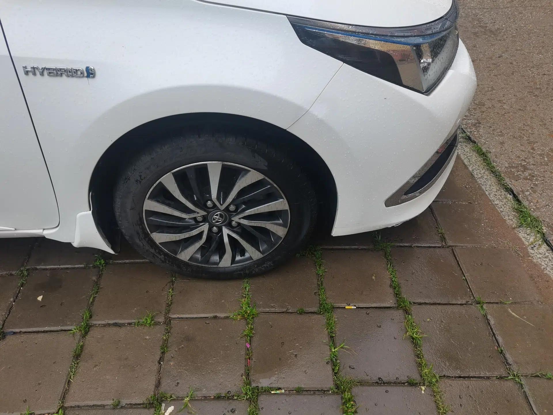 Toyota Corolla 2016 Dual-Engine 1.8L E-CVT Elite Edition — миниатюра 8