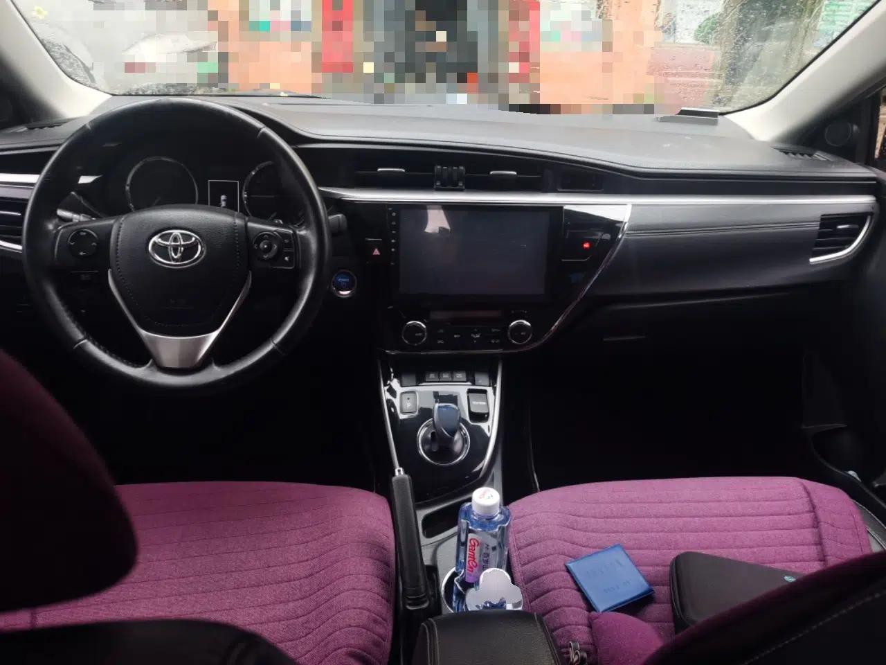 Toyota Corolla 2016 Dual-Engine 1.8L E-CVT Elite Edition — миниатюра 9