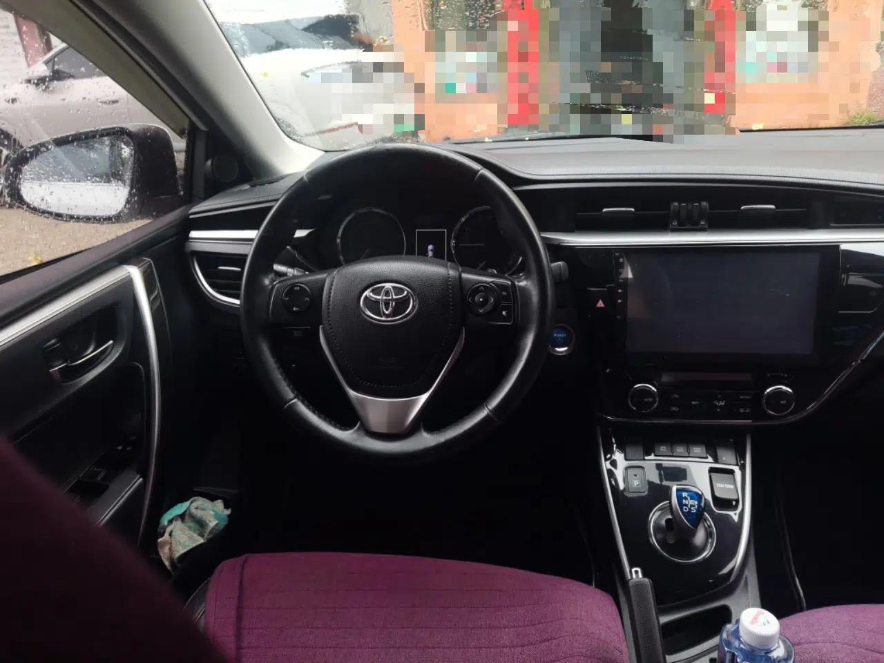 Toyota Corolla 2016 Dual-Engine 1.8L E-CVT Elite Edition — миниатюра 10