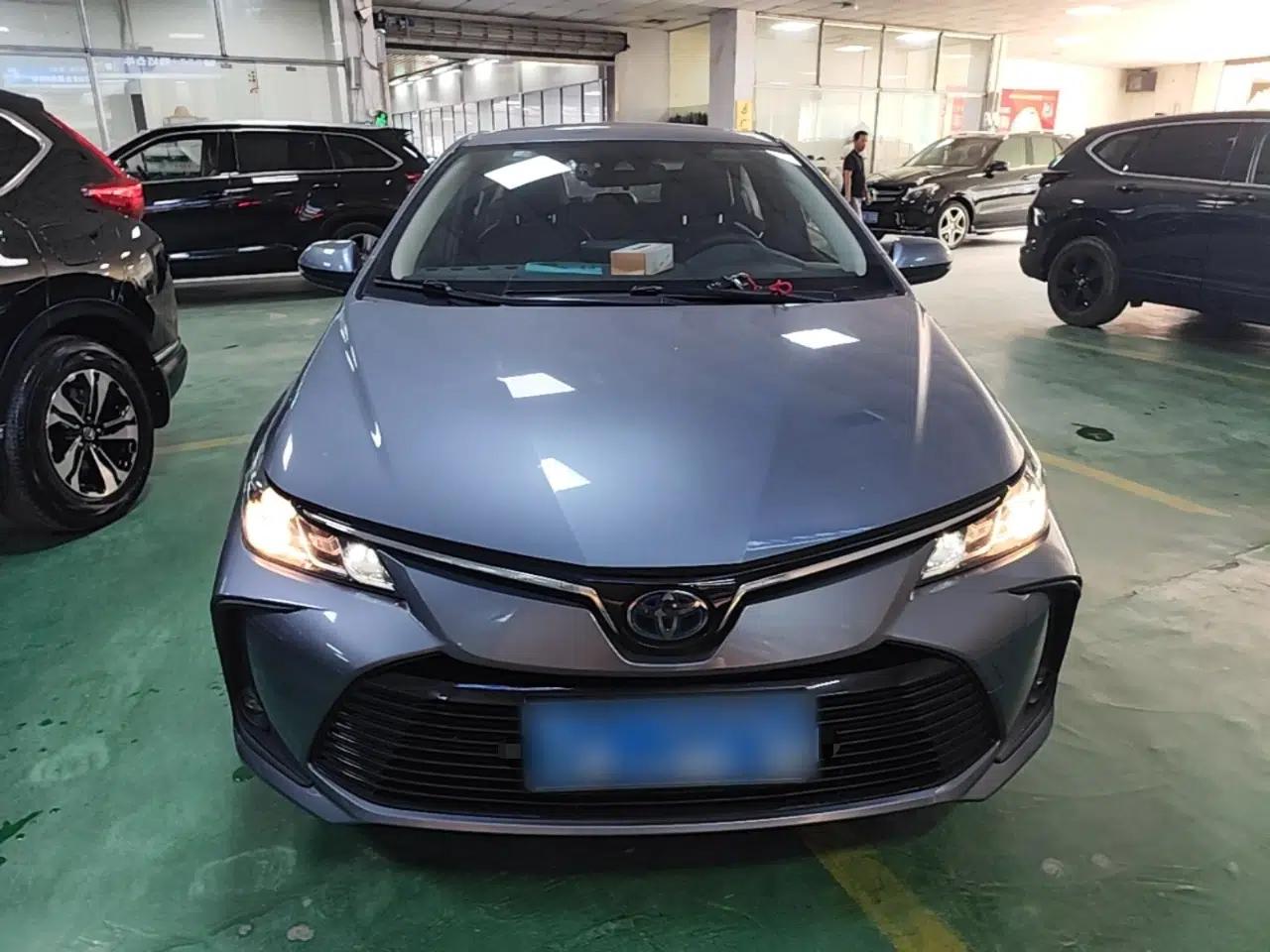 Toyota Corolla 2021 Dual-Motor 1.8L E-CVT Elite Edition — миниатюра 2