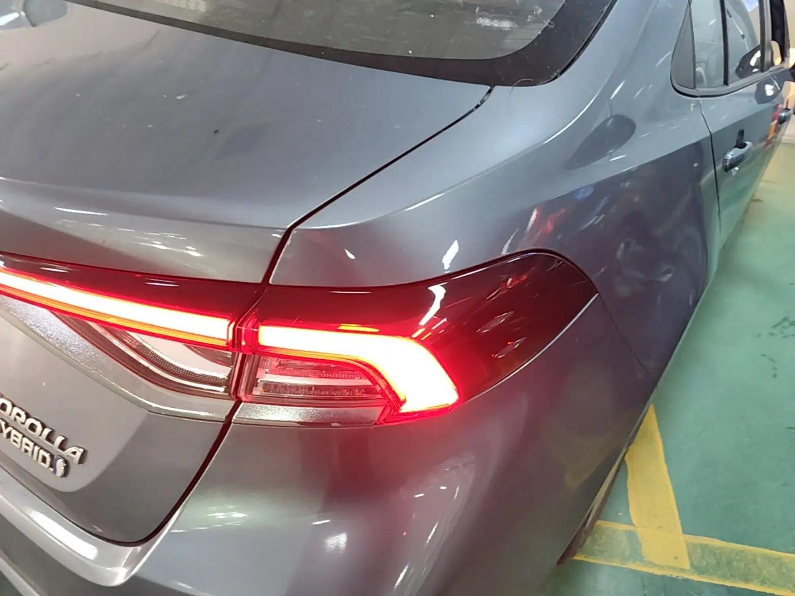 Toyota Corolla 2021 Dual-Motor 1.8L E-CVT Elite Edition — миниатюра 14