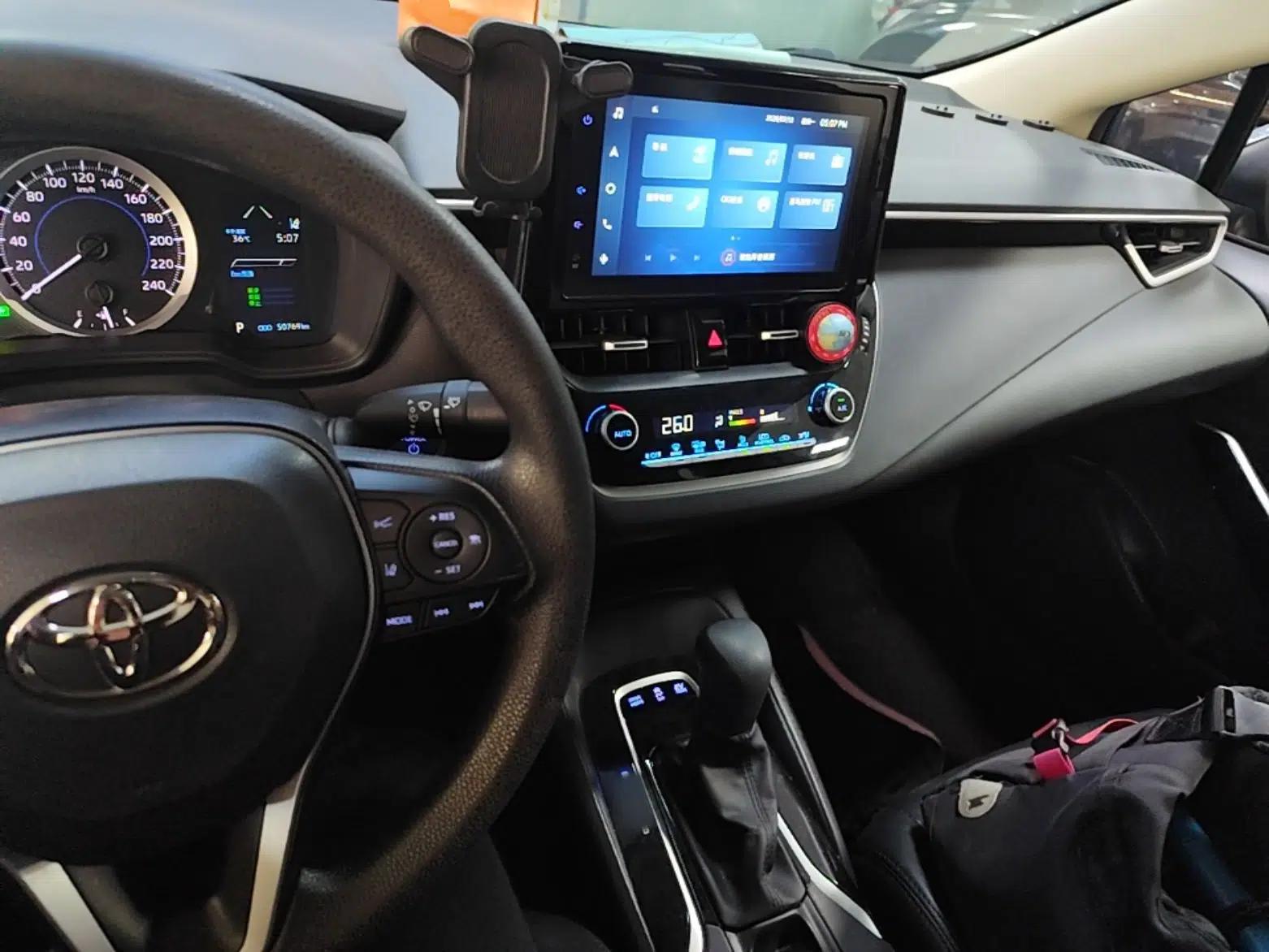 Toyota Corolla 2021 Dual-Motor 1.8L E-CVT Elite Edition — миниатюра 17