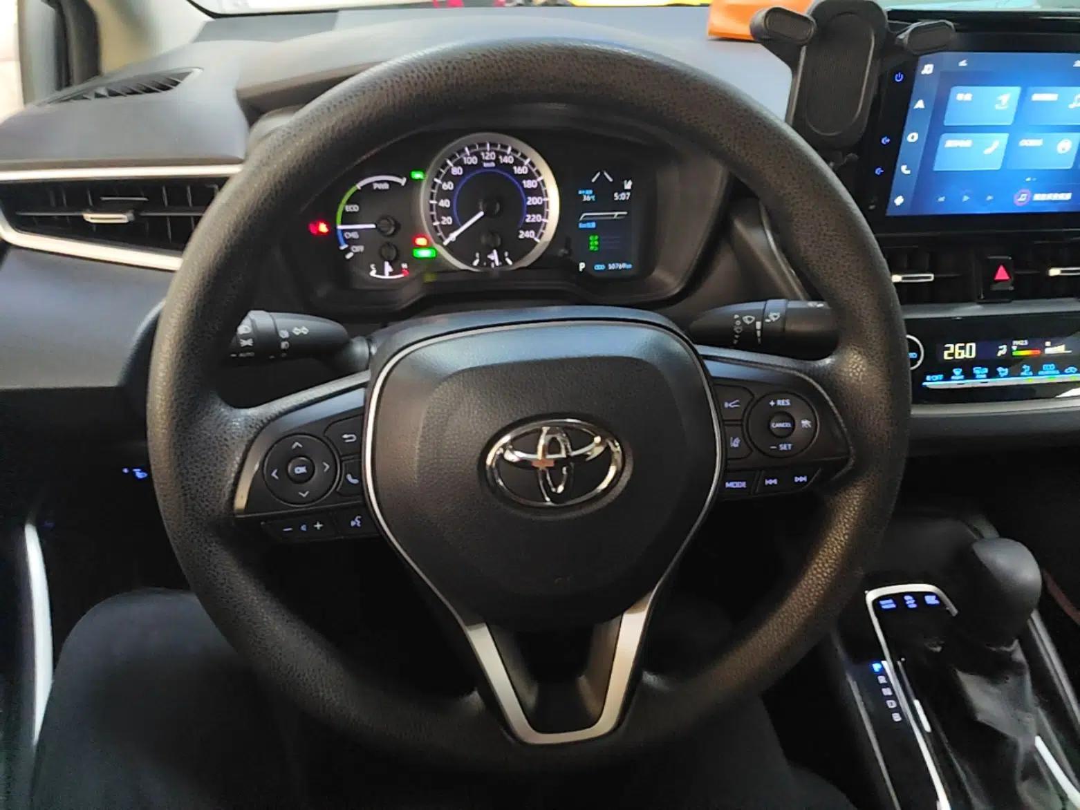 Toyota Corolla 2021 Dual-Motor 1.8L E-CVT Elite Edition — миниатюра 18