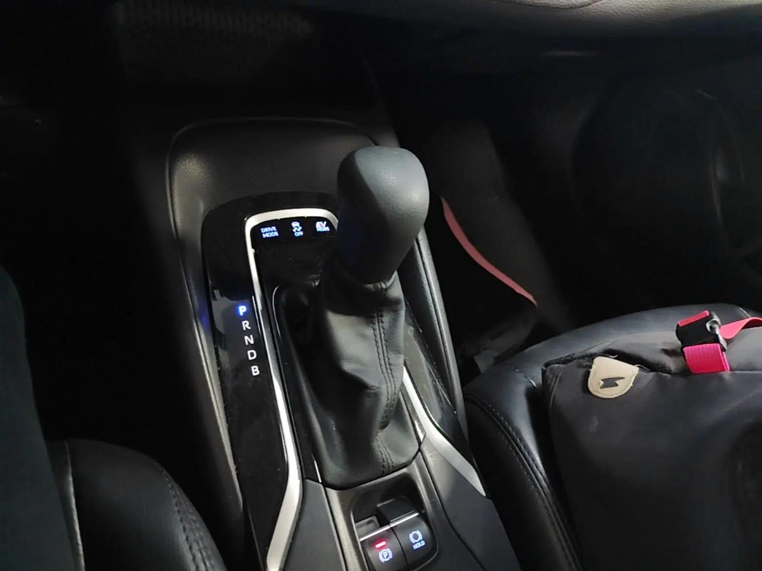 Toyota Corolla 2021 Dual-Motor 1.8L E-CVT Elite Edition — миниатюра 21