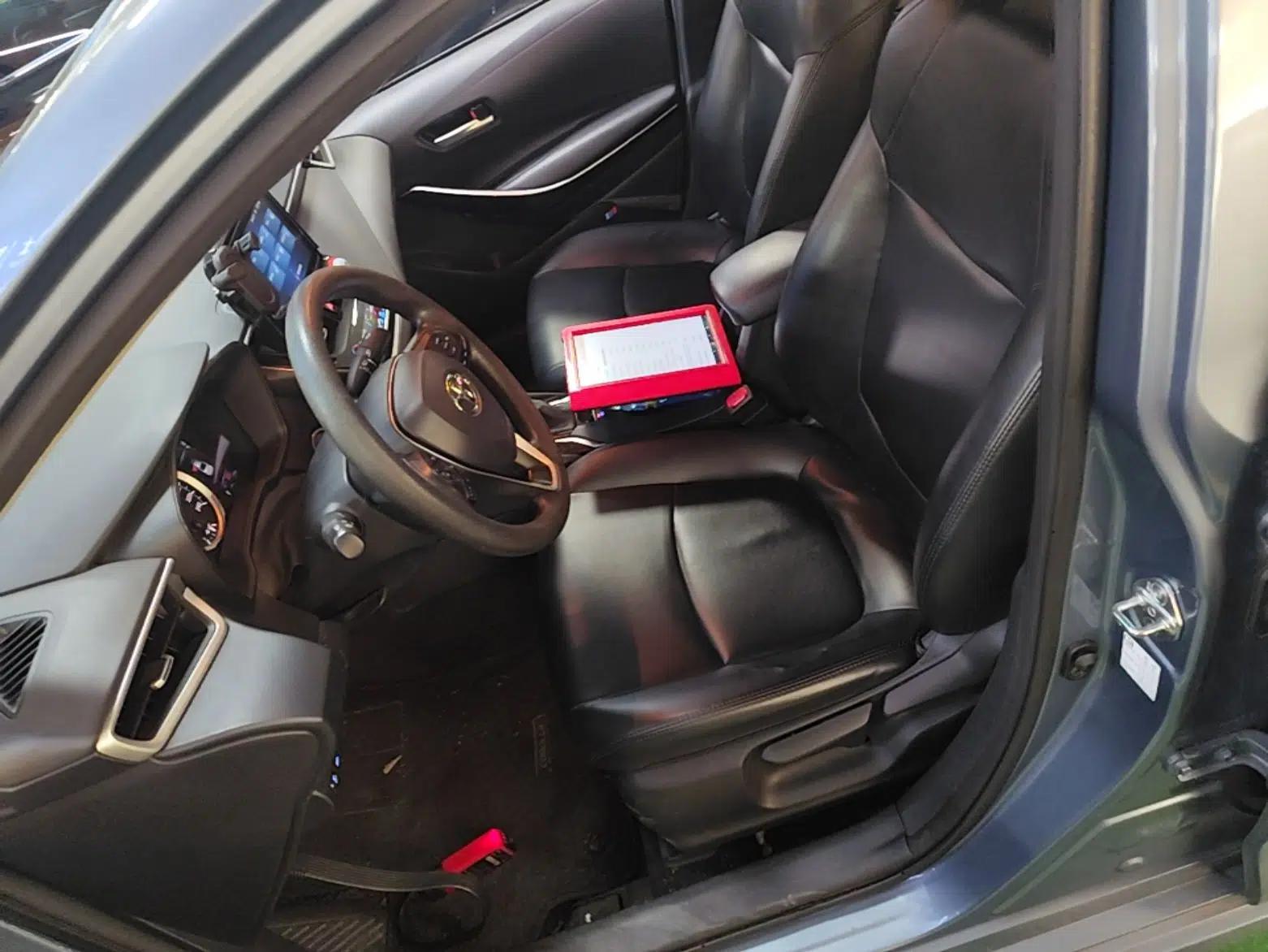 Toyota Corolla 2021 Dual-Motor 1.8L E-CVT Elite Edition — миниатюра 22