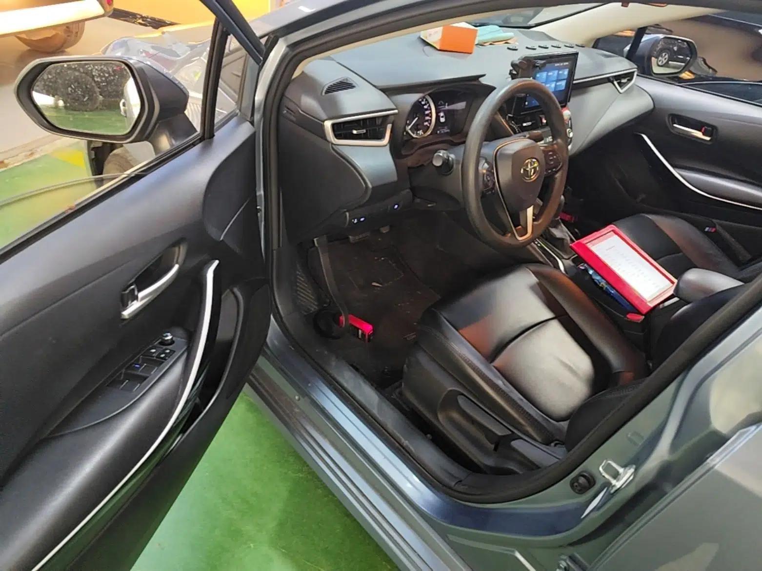 Toyota Corolla 2021 Dual-Motor 1.8L E-CVT Elite Edition — миниатюра 23