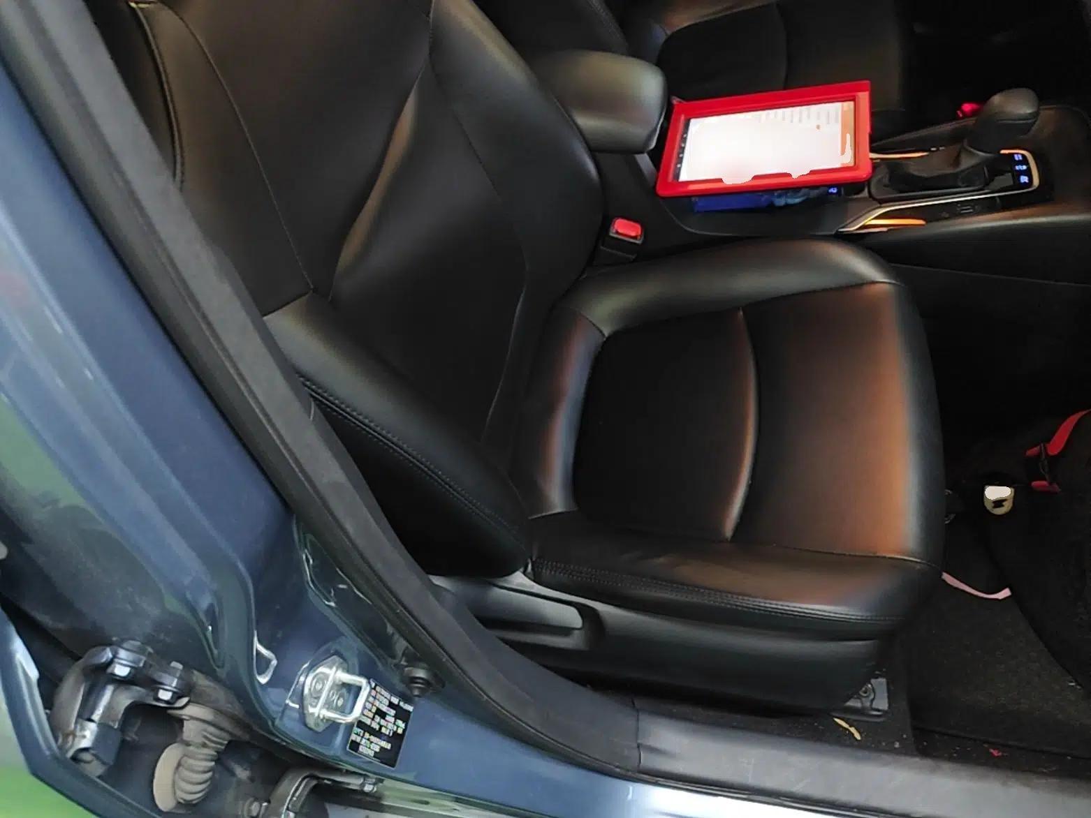 Toyota Corolla 2021 Dual-Motor 1.8L E-CVT Elite Edition — миниатюра 24