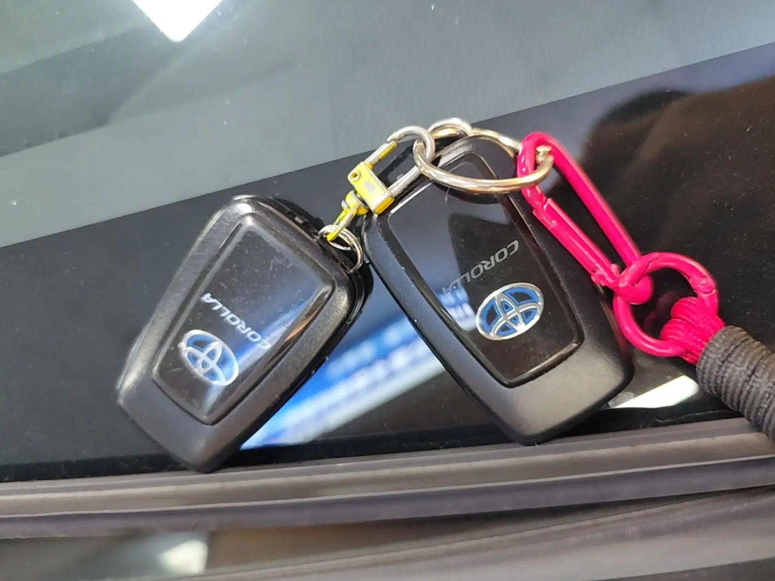 Toyota Corolla 2021 Dual-Motor 1.8L E-CVT Elite Edition — миниатюра 28