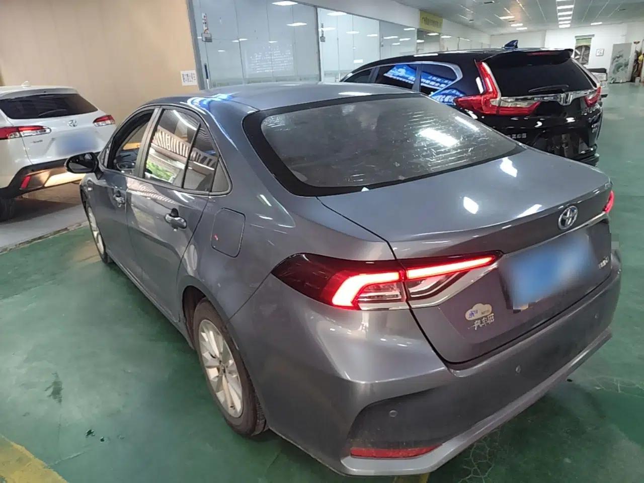 Toyota Corolla 2021 Dual-Motor 1.8L E-CVT Elite Edition — миниатюра 4