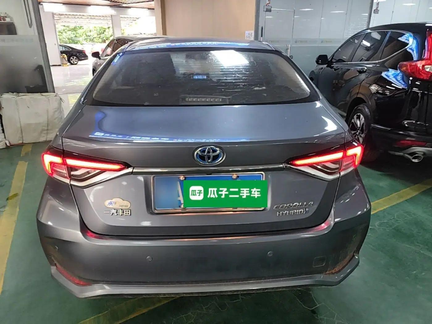 Toyota Corolla 2021 Dual-Motor 1.8L E-CVT Elite Edition — миниатюра 5