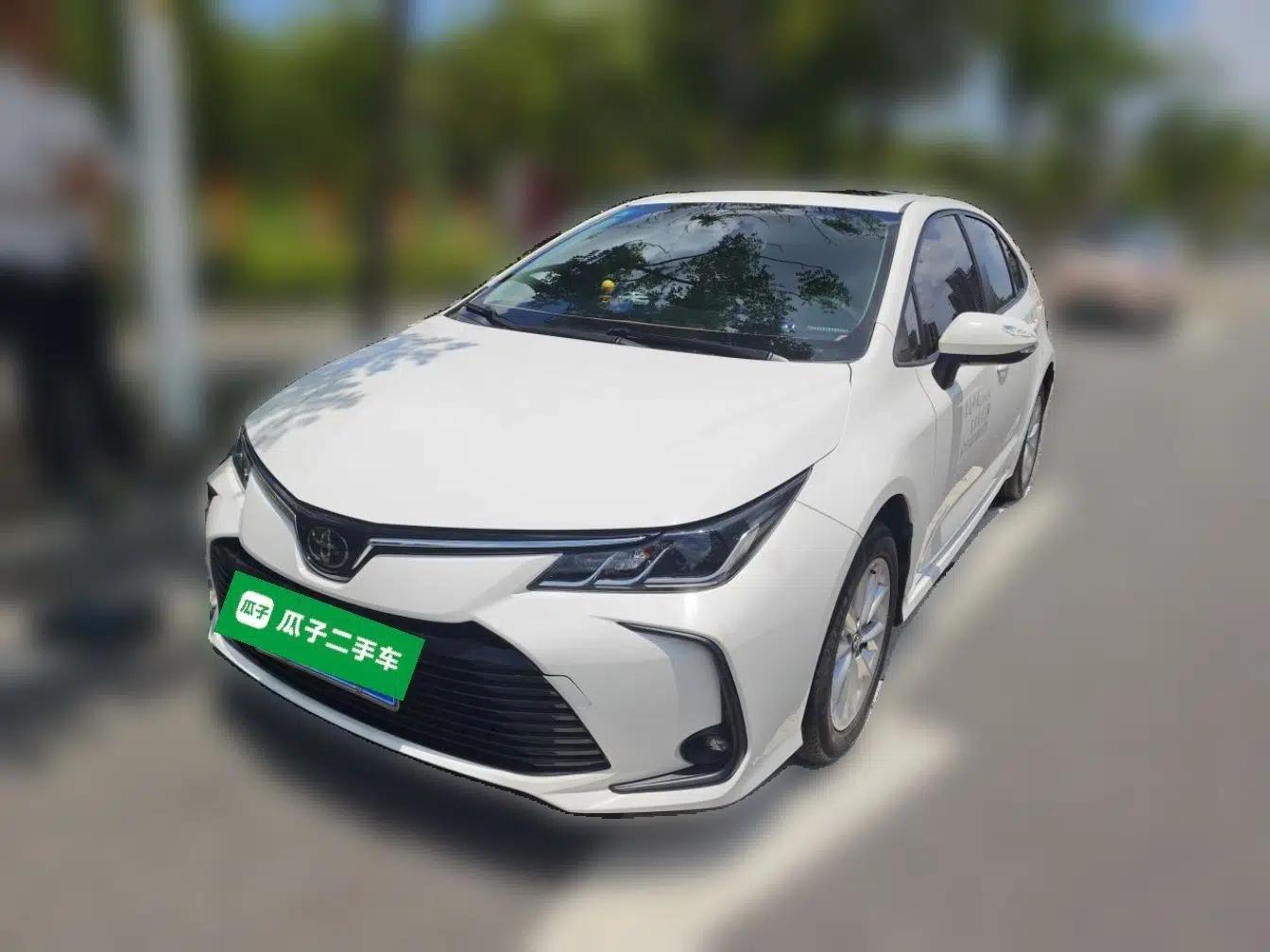 Toyota Corolla 2019 1.2T S-CVT GL-i Luxury Edition — миниатюра 1